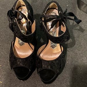 Used size 5 lace up heels! Beautiful! Good condition and comfy!